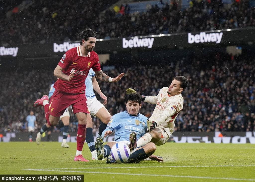 威廉希尔app-利物浦客场不敌曼联，积分境地有所波动