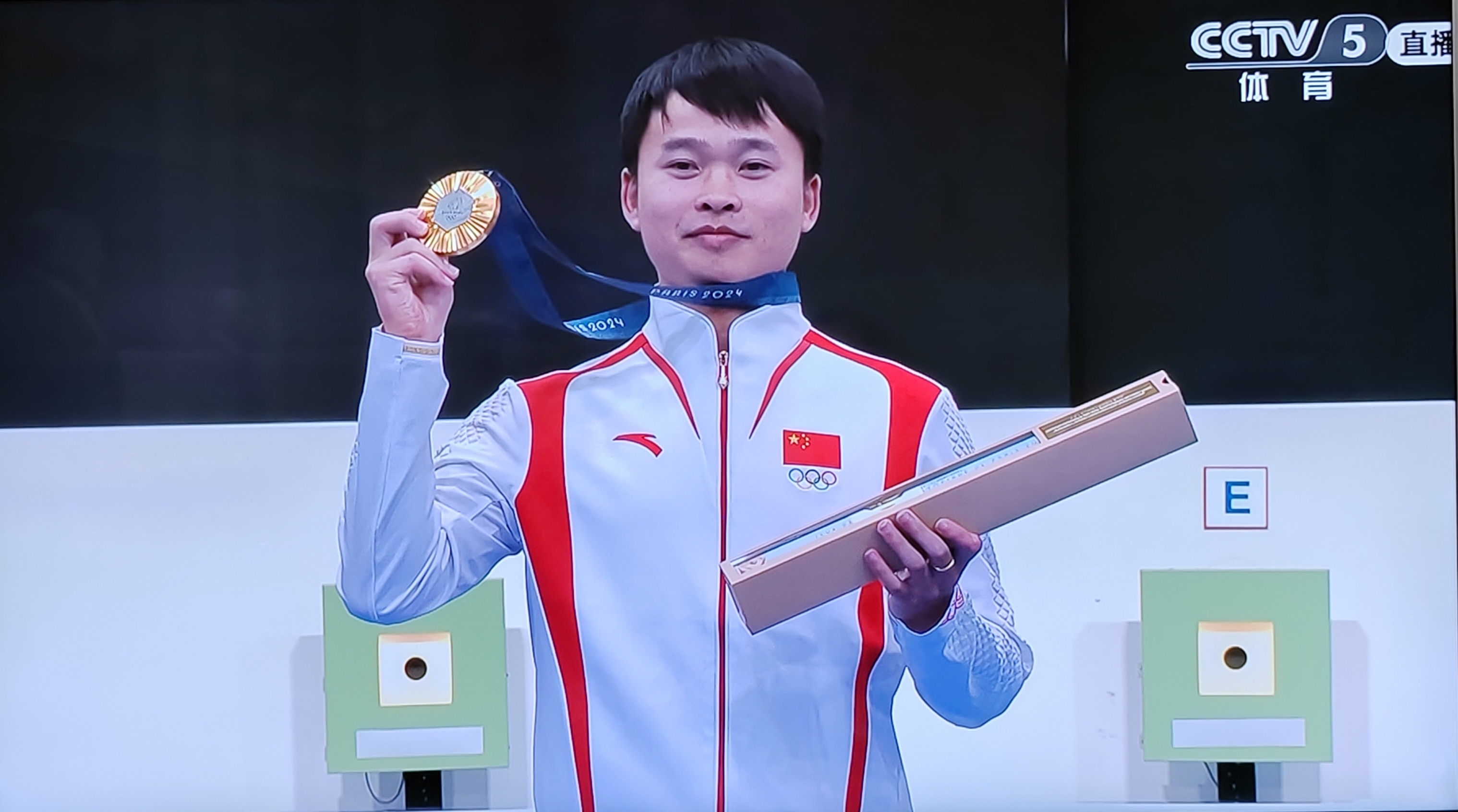 威廉希尔app-意大利射击选手准确命中目标